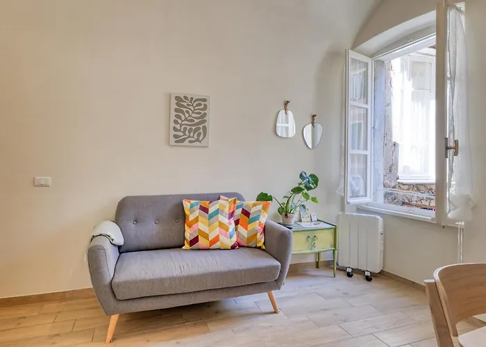 Casa Dritta -boutique In Alta Бордигера