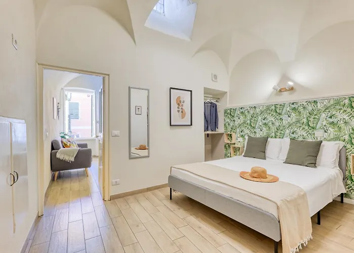 Casa Dritta -boutique In Alta * Бордигера