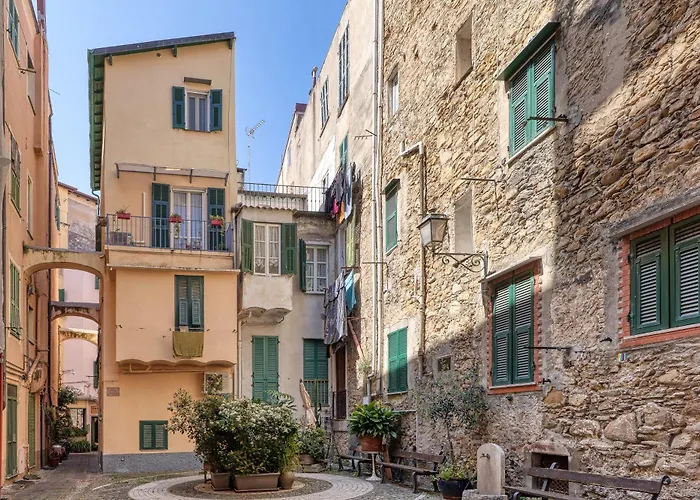 Casa Dritta -boutique In Alta * Бордигера